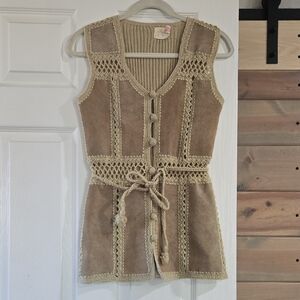 Vintage 70s Tarri Crochet Trim Suede Vest in Taupe and Cream